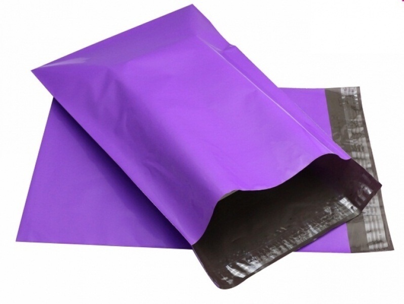 envelope plástico com fita adesiva