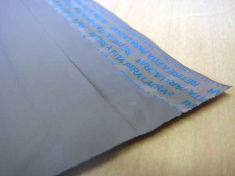 envelope plástico com fita autocolante personalizado